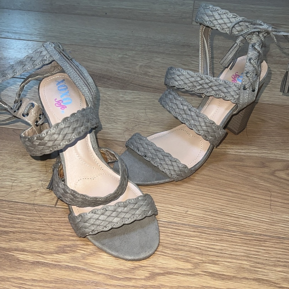 XOXO Soft Chunky Heel Sandal size 9
